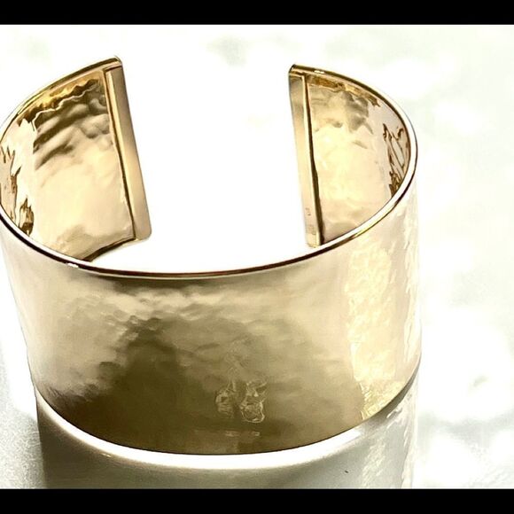 14K Yellow Gold Hammered Cuff Bangle – Wide 37mm, Solid, Made in Italy - Picture 2 of 7